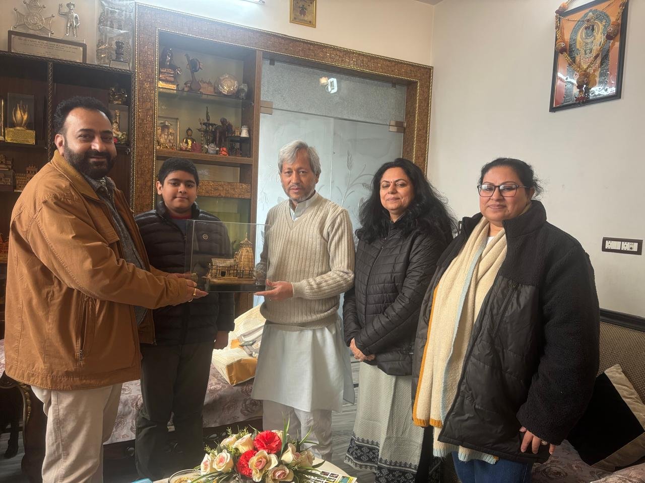 Dhananjay presenting a memento to a dignitary